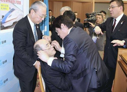 “韩国女主播韩成珠前男友曝其曾被多人包养”
