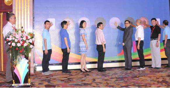 “网友曝光明星身份证号 明星年龄大放水(附图)”